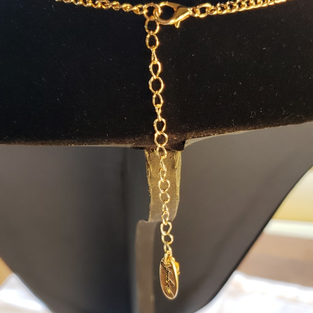 🛍NWOT Pretty gold necklace - Picture 4 of 4